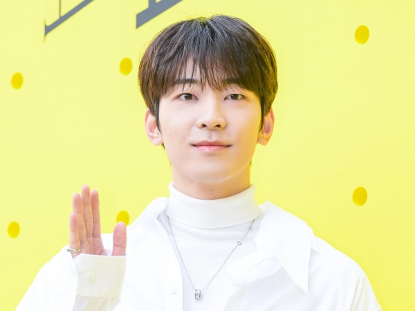 “愛する家族”をバックハグ！SEVENTEENウォヌ、「これは新鮮すぎる」とファンも驚きの1枚とは【PHOTO】
