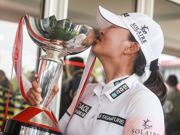渋野日向子ら超え初の大会連覇！韓国メディア、コ・ジンヨン優勝に歓喜「“女王”が帰ってきた」