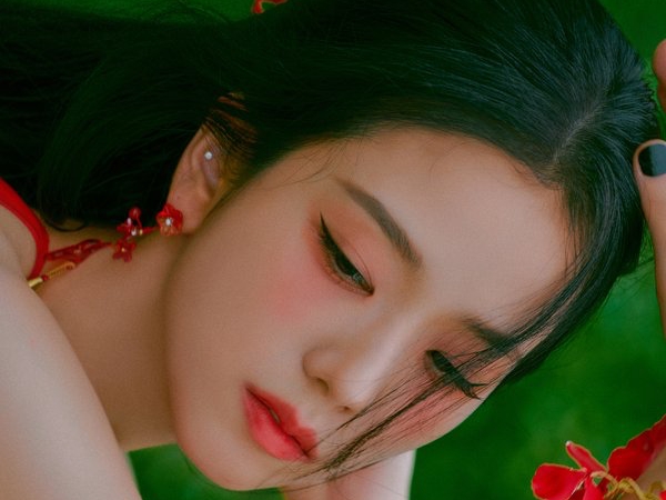 待望のソロデビュー！BLACKPINKジス、アルバムタイトルは『ME』 鮮烈なビジュアルにも注目