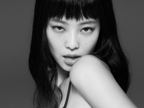 「スタイルが女神そのもの！」BLACKPINKジェニー、ヘルシーな“インナーウェア姿”に憧れるファン続出【PHOTO】