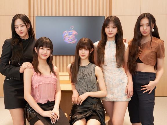 独走状態のNewJeans、初のメディアイベントで語ったこと「こんなに愛される理由？それは…」
