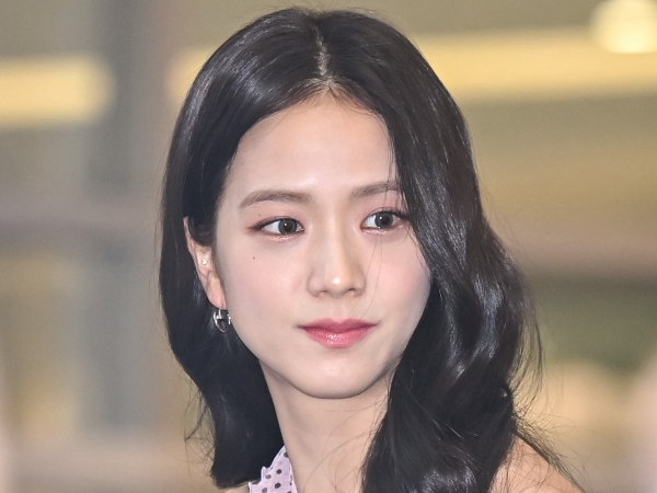 「抱きしめてあげる！」“再契約”で話題、BLACKPINK・ジスが寒さ吹き飛ばすラブリーな新ヘア公開【PHOTO】