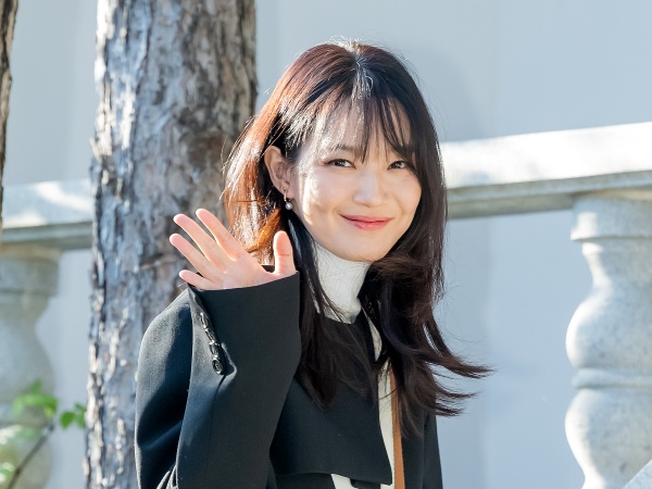 【写真】5歳年下俳優と熱愛中シン・ミナ（39）、幼少期が超絶美人と話題！“自然美人”を証明