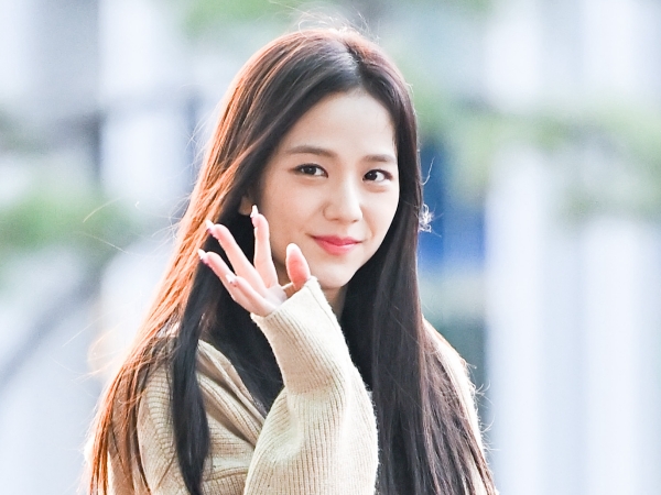 熱愛認めたBLACKPINKジス、契約問題のなか早くも“来年”を約束して注目「大変なときほど強く」