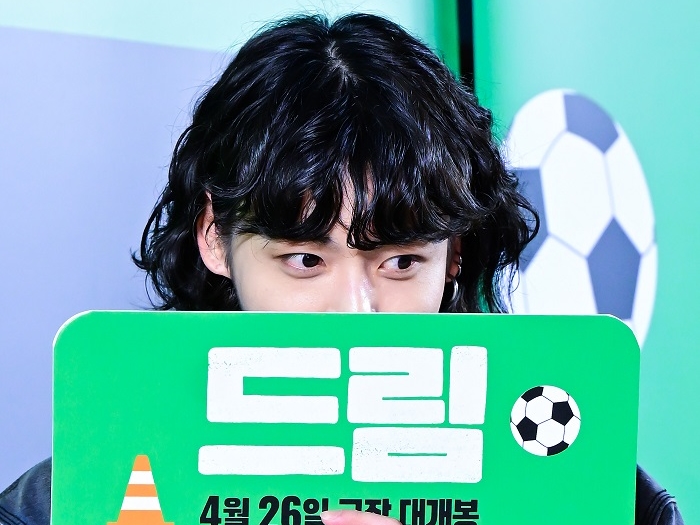 「なんで急に可愛く？」BTS・JUNG KOOK、がらりと変わった“新ヘアスタイル”で世界的な話題に【PHOTO】