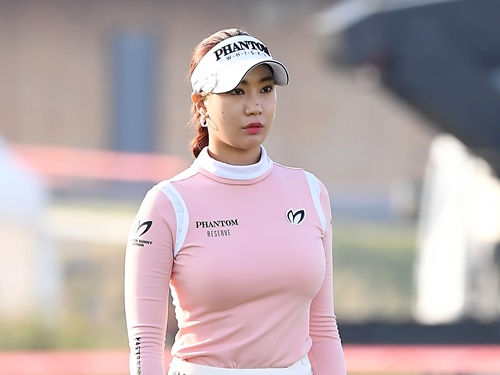 韓国女子ゴルファーのユ・ヒョンジュ、メリハリ抜群ウェア姿に反響続々…トレーニング風景を公開【PHOTO】