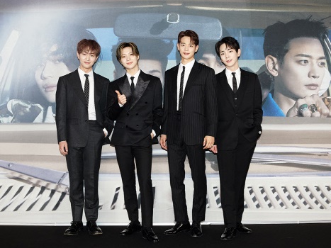 SHINeeの一部ファンが怒りのトラックデモ…“記念ファンミ間近”になぜ？