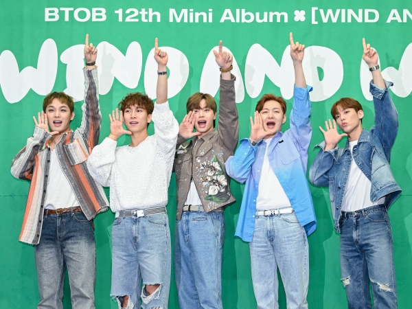 本日カムバのBTOB、12thミニアルバム『WIND AND WISH』発売記念イベント開催。プニエルは欠席【独自写真】