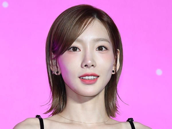 少女時代・テヨン、純白の“クリスマスコス”でファンを虜に！「プレゼントだ」「大好きです」と絶賛【PHOTO】