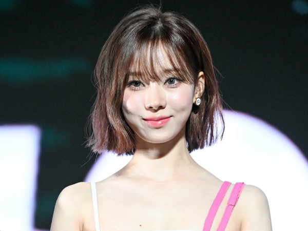 【写真】「心臓に悪いて…」aespa・ウィンター、“ランジェリー風衣装” からのぞく真っ白な美肌