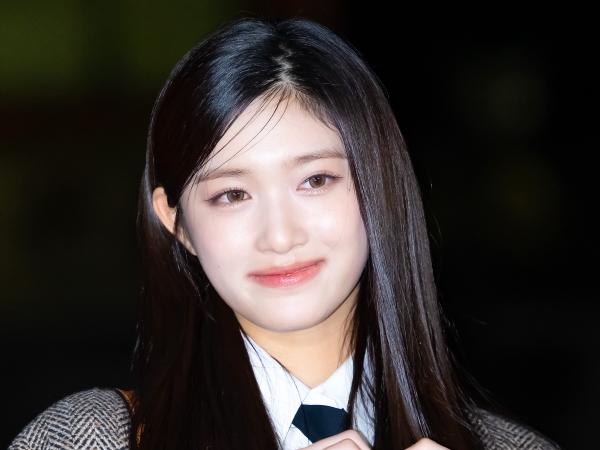 これぞ黄金マンネ…IVE・イソ、美デコルテ露わな私服姿で圧倒的ビジュアルを披露【PHOTO】