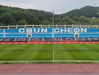 プロレベルじゃない…韓国Kリーグで“ボロボロ芝生問題”が深刻化。一体何があった？