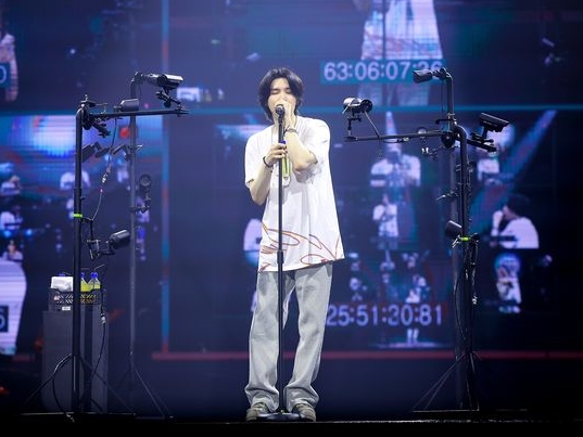 BTS・SUGA、ジャカルタを華やかに彩った！日本にもやってくる「D-DAY」アジアツアーがスタート