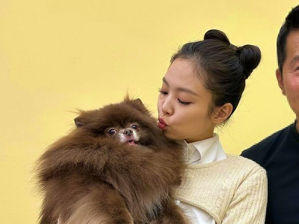 【写真】BLACKPINK・ジェニー、愛犬の名前は日本語で「クマ」トレーナーも驚きの特技とは