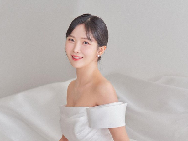 【写真】“KARAの妹分”RAINBOW出身のチョ・ヒョニョン、胸元チラリなウエディングドレス姿を公開！