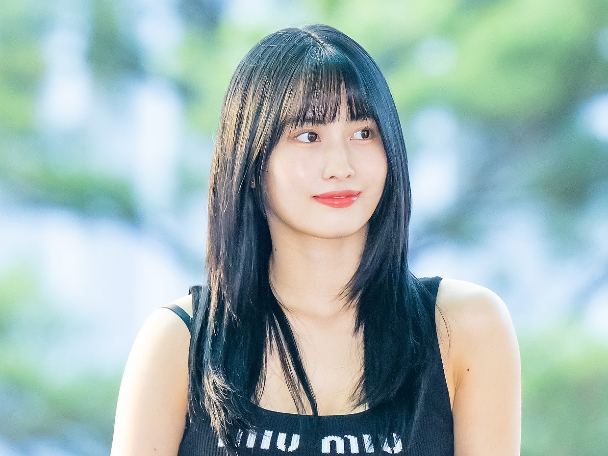 【写真】「付き合ってる気がする…」TWICE・モモ、全人類がときめく“にこにこ上目遣い”にファン熱狂