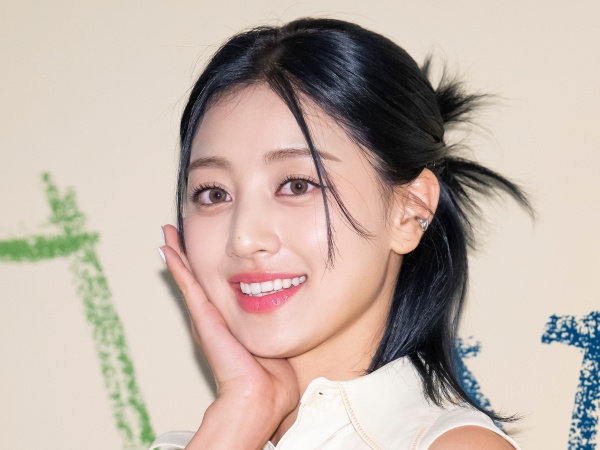 TWICE・ジヒョ、ボリューミーなスタイルに熱視線！「可愛くて…つい目で追っちゃう」【PHOTO】
