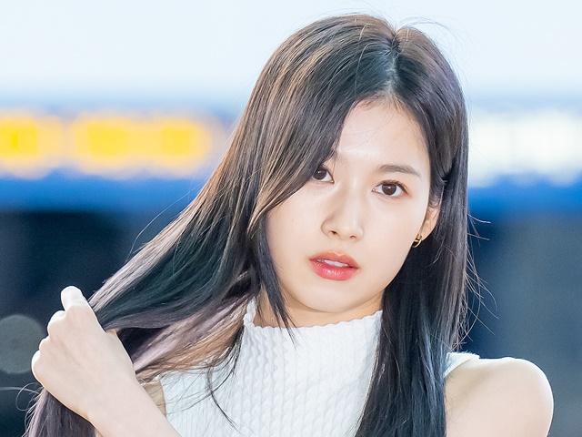 「0.1秒で恋に落ちる」TWICE・サナ、すっかりオトナの女性に…優雅な装いにメロメロ【PHOTO】