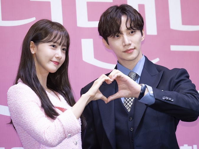熱愛説を否定！ドラマ共演中の2PM・ジュノと少女時代・ユナ「親しいが熱愛は事実無根」