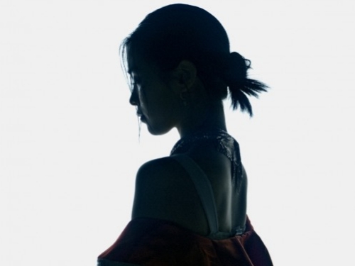 浮かび上がるシルエット…ITZYが7月31日にカムバック！タイトル曲は『CAKE』【公式】