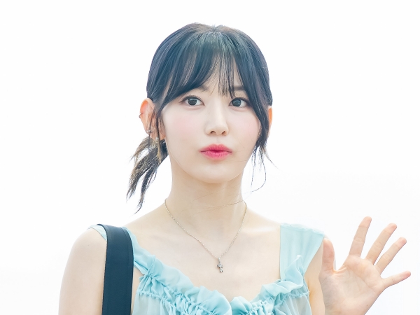 猫耳ショットにファン歓喜！LE SSERAFIM・宮脇咲良、可愛すぎるセルカを公開【PHOTO】