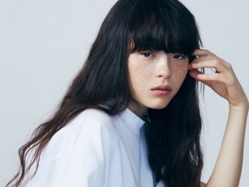 『装苑』ミューズ出身・モトーラ世理奈、韓国大手モデルエージェンシーYG KPLUSと専属契約