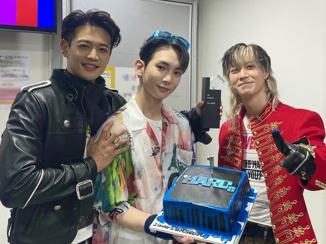 亡くなったメンバーへ捧ぐ…15周年のSHINee、感動を与えた音楽番組1位「永遠の5人」