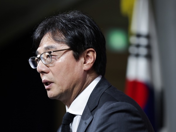 かつてC大阪、柏で活躍…U-24韓国代表の黄善洪監督、アジア大会メンバー発表で明かした“悩み”とは【一問一答】