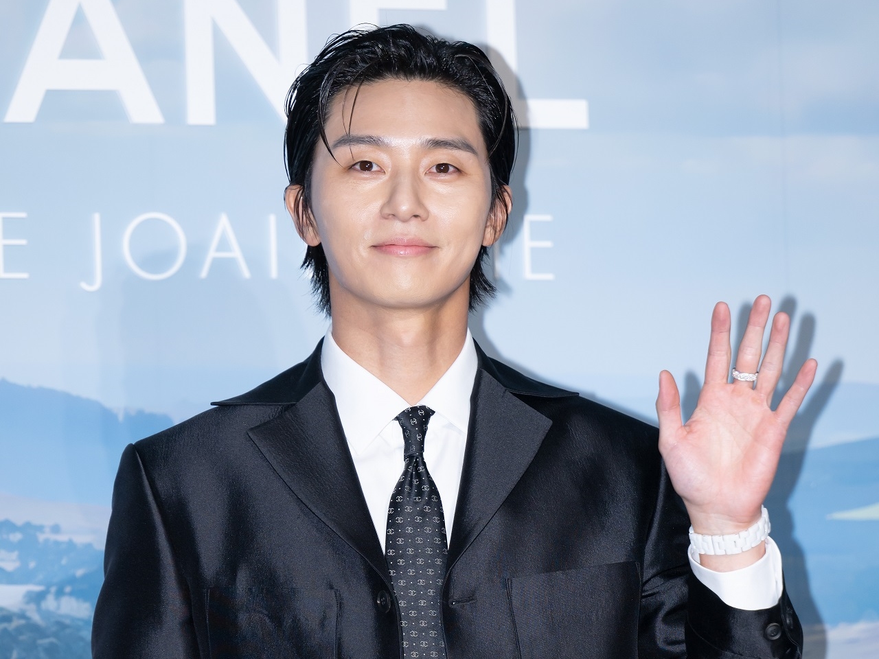 日本から批判殺到の韓国Netflixドラマ、“血まみれ”で熱演の パク・ソジュンがパート2をPR【PHOTO】 