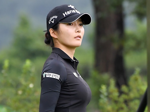 腹筋の縦線くっきり…韓国女子ゴルファー、美スタイルあらわな近況写真“大放出”でファンを魅了【PHOTO】
