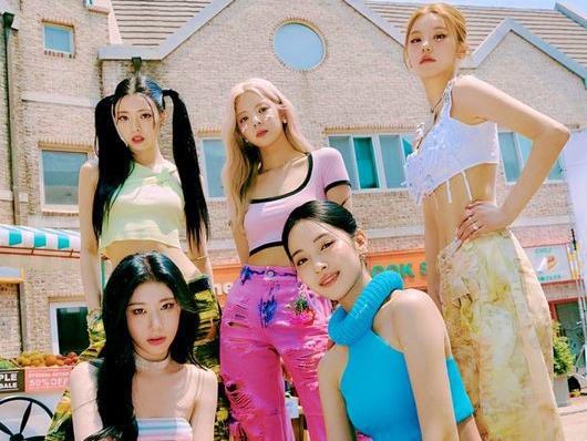 “サマークイーン”ITZY、新アルバム『KILL MY DOUBT』が国内外のアルバムチャートで1位を総なめ！
