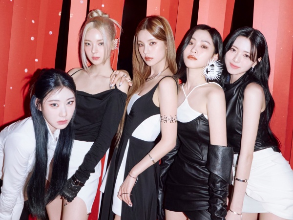 ITZY、10月18日に日本1stフルAL『RINGO』を発表！「私だけの物語を…」力強いメッセージを表現