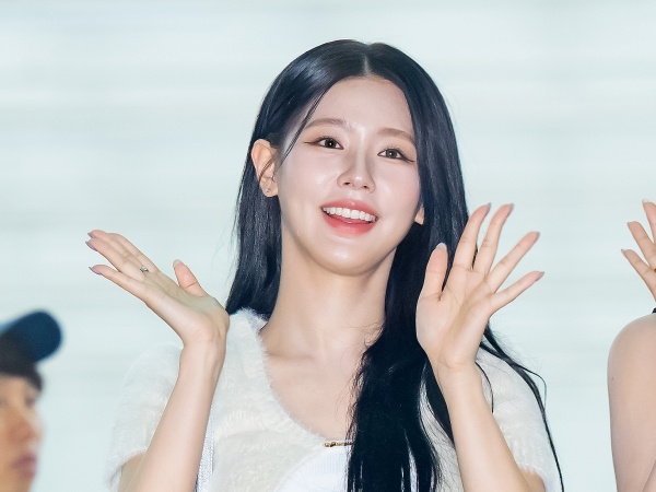 「清純そのもの」(G)I-DLE・ミヨン、“バッサリ”ショートボブ姿でフレッシュな印象に！【PHOTO】