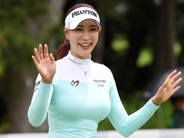韓国女子ゴルファーのユ・ヒョンジュ、米滞在中の近況が話題…モデル級の美貌で注目の的に【PHOTO】