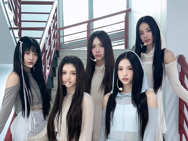 「透明感やばいです」NewJeans、シースルー衣装をまといながら“妖精のようなビジュアル”を披露【PHOTO】