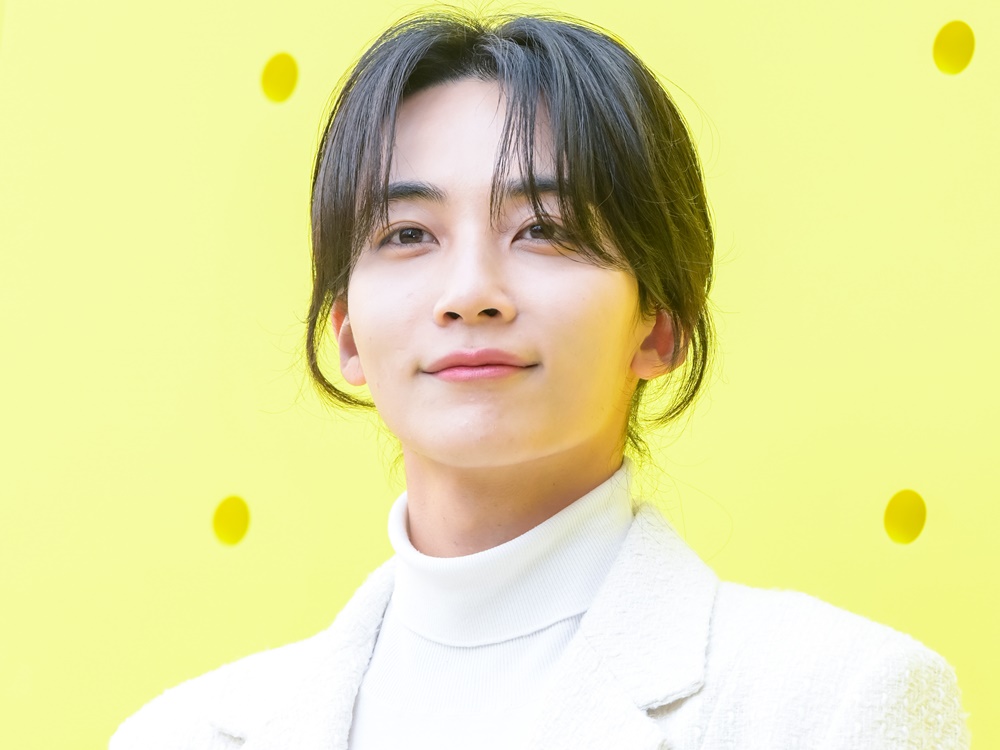 「これは解釈一致です」SEVENTEEN・ジョンハン、YSLを華麗に着こなす洗練ルック【PHOTO】