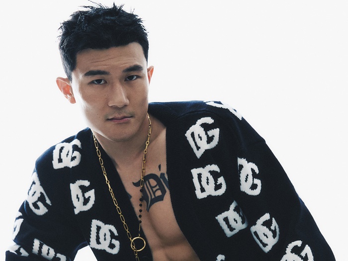 バキバキの肉体美、タトゥーもチラリ…バイエルンのキム・ミンジェ、男性誌でモデルに大変身【PHOTO】