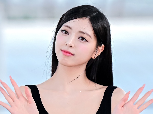 【写真】「骨格ONE PIECE」と話題のITZY・ユナ、網タイツから美脚が“チラッ”！食欲旺盛だった過去