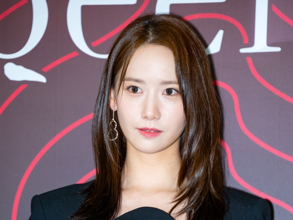 美脚といえば少女時代！ユナ 、オールブラックの“ミニ丈ドレス”で見せた脚線美「最高です」【PHOTO】