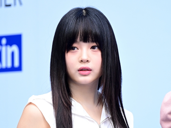 NewJeans・ハニ、可愛さが限度超過···“妖精のようなビジュアルに反響続々！【PHOTO】