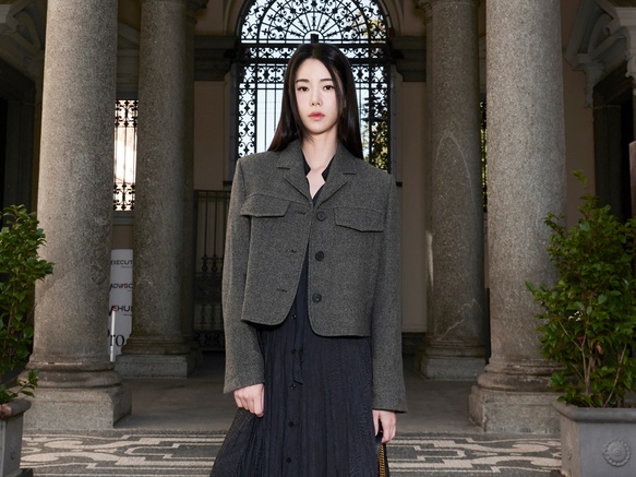 5歳下の恋人と公開恋愛中の『ザ・グローリー』“悪役女優”、高級感あふれる秋の装い【PHOTO】