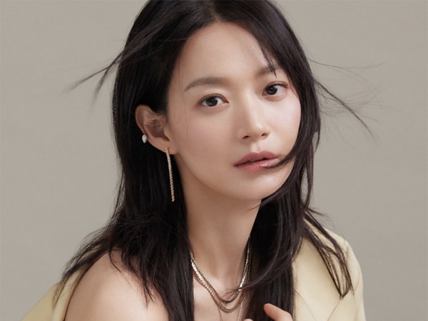 【写真】恋人キム・ウビンも惚れ直す…!? 女優シン・ミナ、ジュエリーまとった“上品な色香”