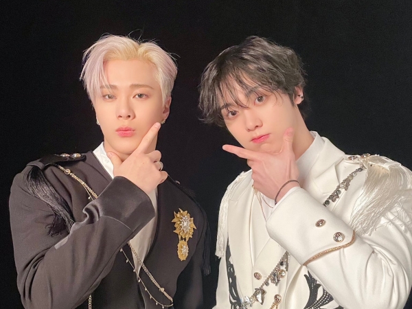 “涙が止まらない…”ASTRO「ムンビン＆サナ」3周年…公式がアップしたツーショットが話題に【PHOTO】