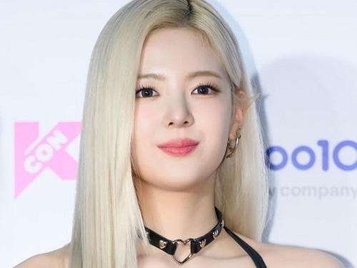 活動休止中のITZY・リア、直筆で近況報告。ワールドツアー及び新譜リリースは引き続き4人体制で