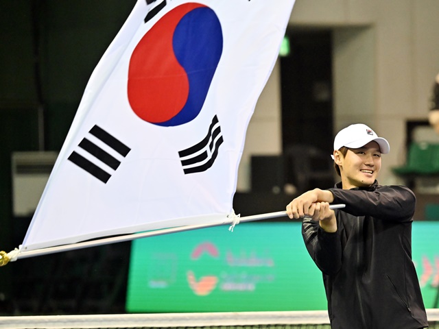 格下に敗れた腹いせで…握手拒否＆ラケット破壊の韓国テニス選手、謝罪しても非難を免れない理由