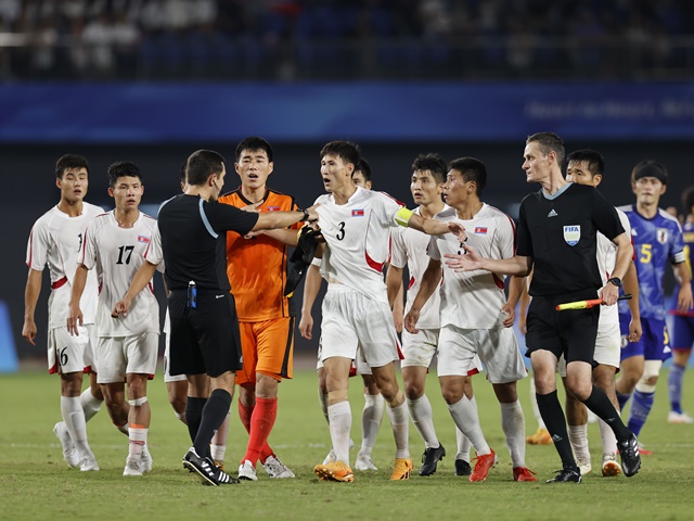 ファウル連発、猛抗議、殴るふり…日本に敗れた北朝鮮の“非常識行為”に韓国メディアも衝撃