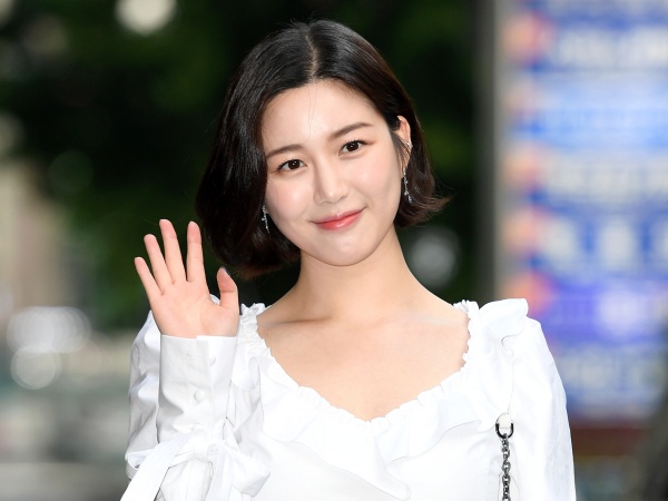 「旦那さんとデートですか？」俳優イ・スンギの妻イ・ダイン（30）、暗闇で輝く“抜群スタイル”【PHOTO】