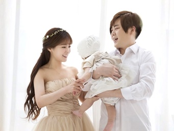 「子供は自然分娩」「3人目の計画は」“13歳差の授かり婚”した元人気K-POPアイドルが赤裸々トーク