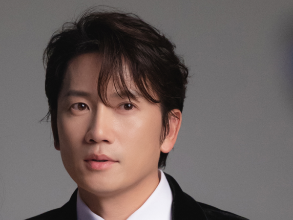 結婚10周年を迎えた俳優チソン、“愛妻家”の甘い微笑み…ファンも感嘆する変わらないビジュアル【PHOTO】