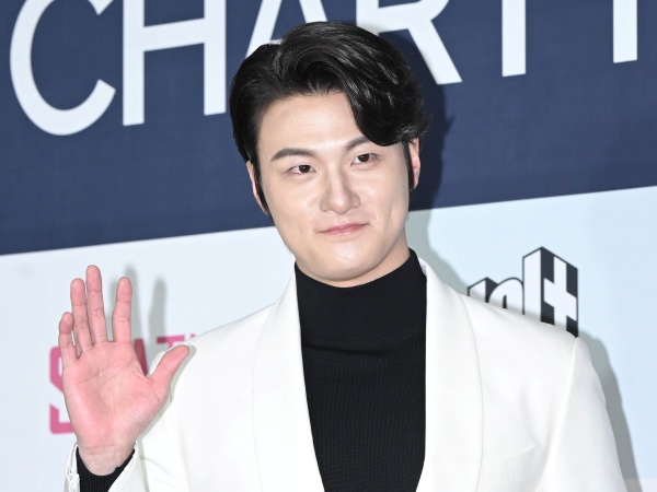 『D.P.』『還魂』で圧巻の演技力を見せた俳優シン・スンホ、今回はパイロット役に挑戦！